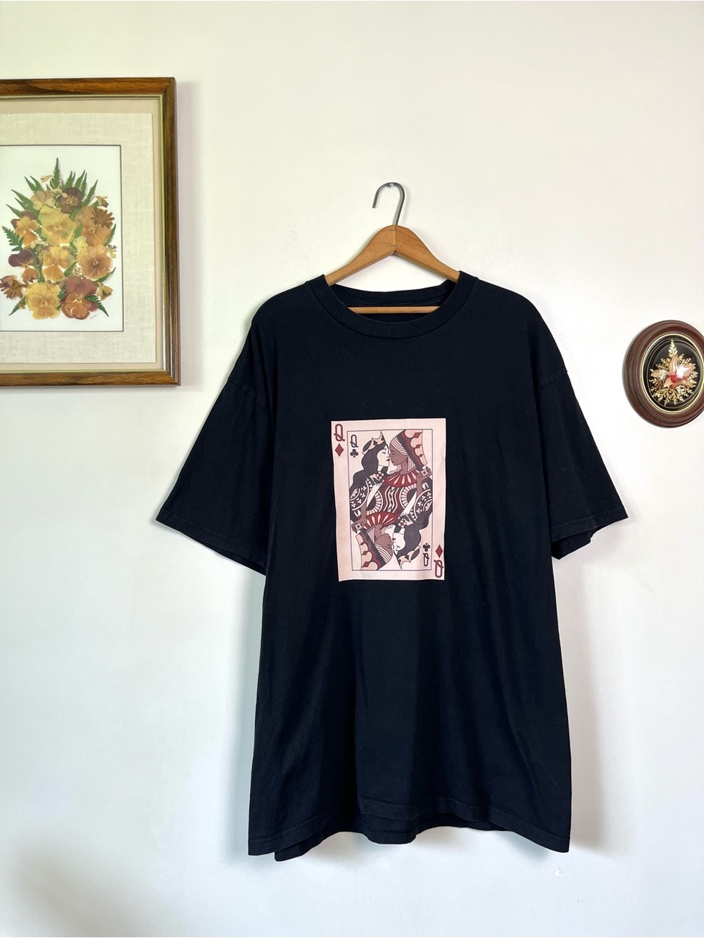 Queen of Hearts Lesbian Graphic Tee